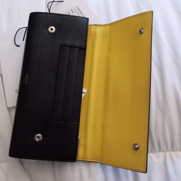 CELINE Large Flap Multifunction Wallet. Black exterior and yellow interior. - Picture 3 of 8